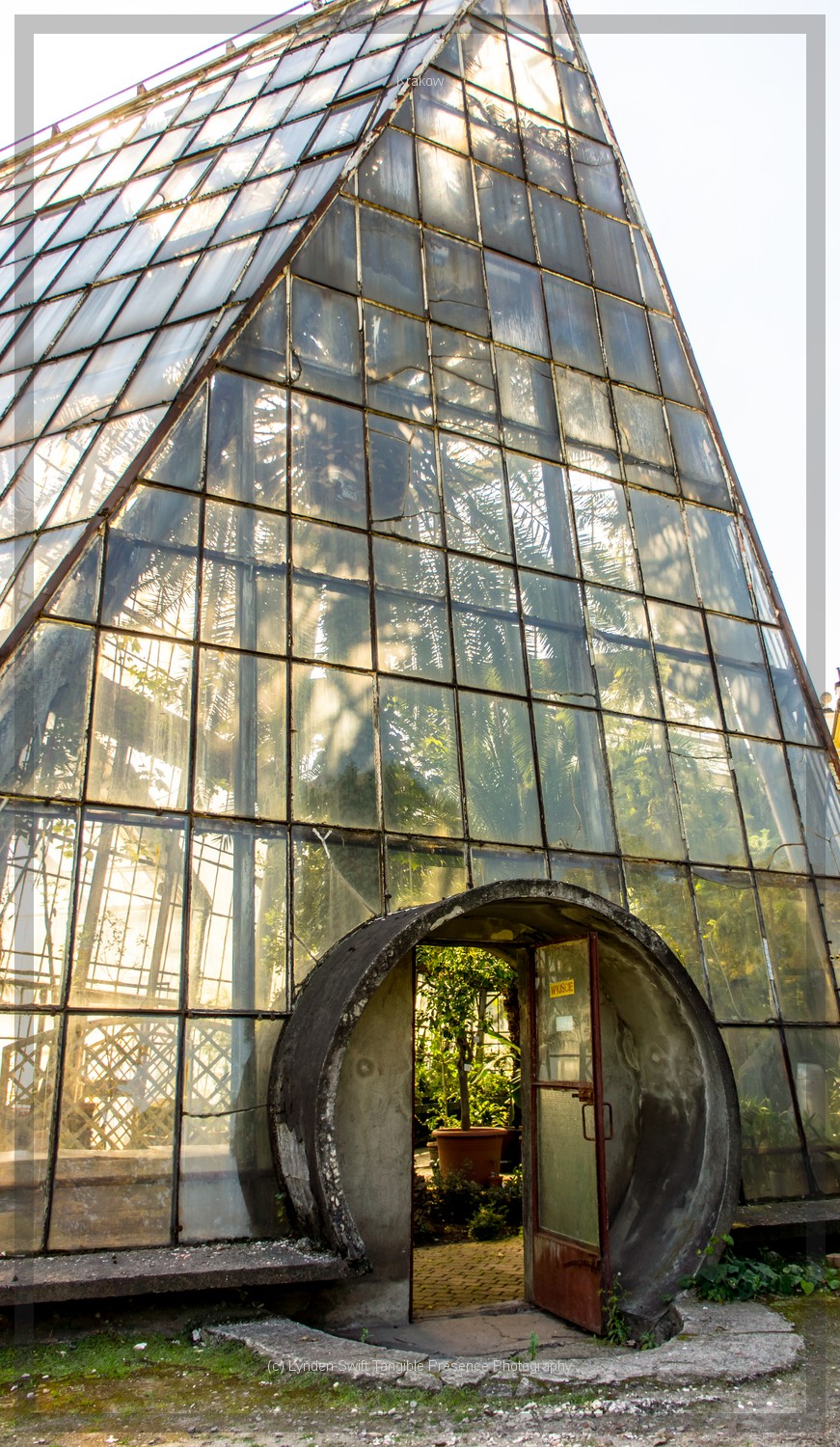  Botanic Gardens with unusual entrance 